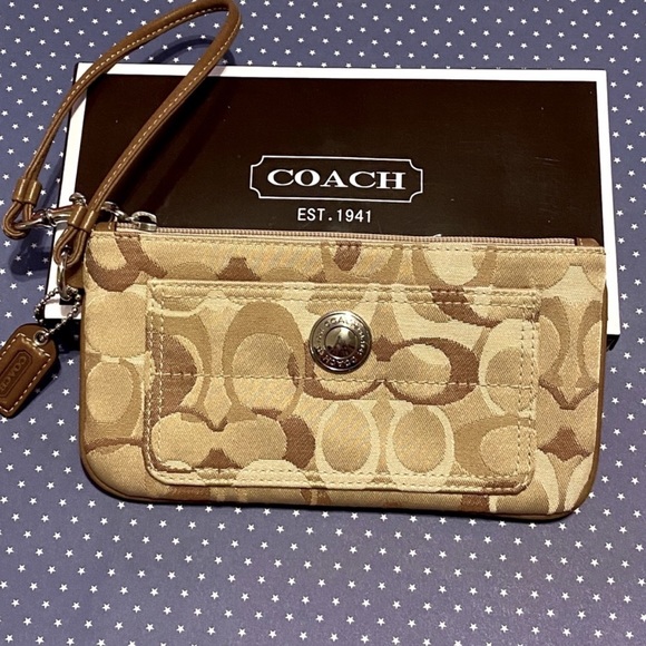 NWOT COACH WRISTLET - Picture 2 of 8